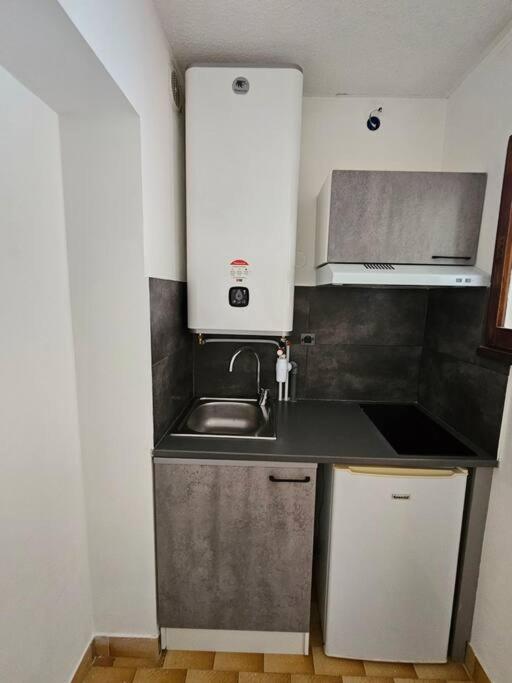 Studio Cabine Clim Wifi Parking Draps - 1 Etoile - Self Check-In Possible La Grande-Motte Esterno foto